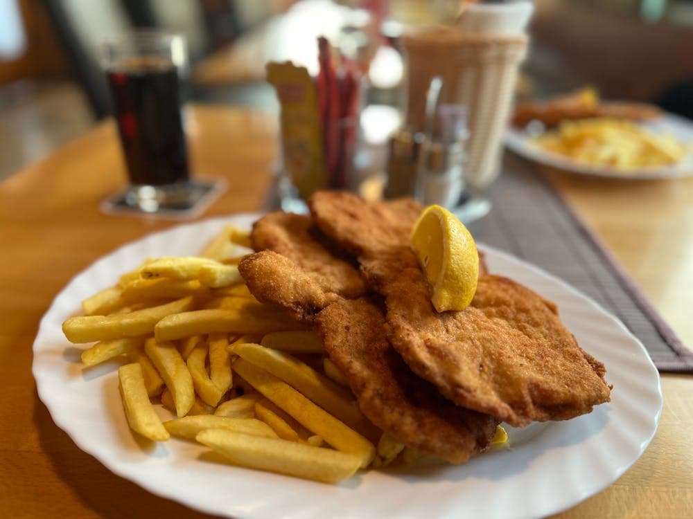 Schnitzel mit Bratkartoffeln
